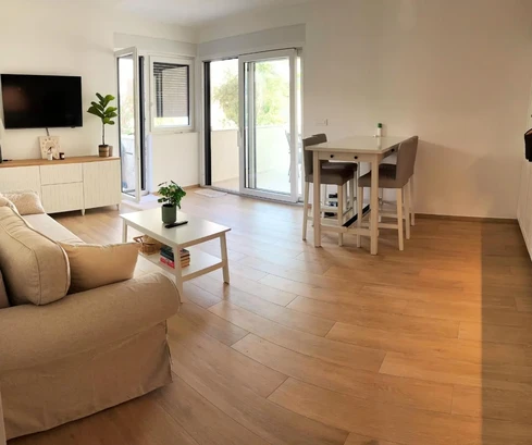 Pag, Povljana, moderný dvojizbový apartmán blízko mora