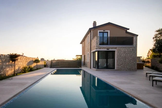 Villa duplex avec piscine à vendre à Brtonigla en Croatie