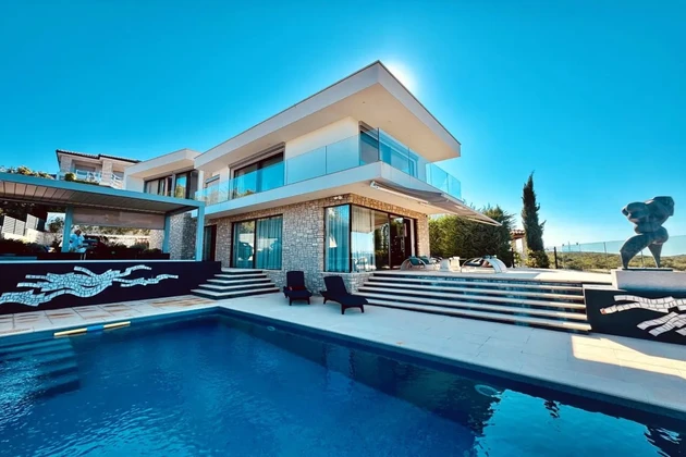 EXCLUSIVE MODERN VILLA WITH POOL AND OPEN SEA VIEW!