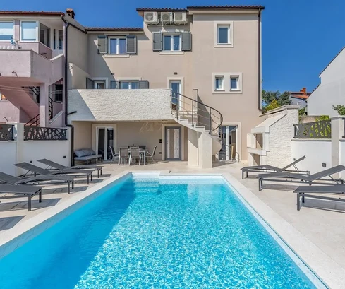 Medulin - Residenza plurifamiliare con piscina e appartamenti ristrutturati