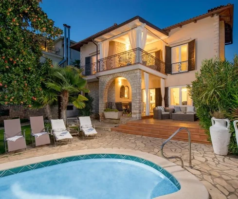 Istrie, Umag – Villa élégante en bord de mer avec piscine