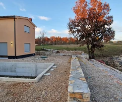 Dom z basenem na sprzedaż w Svetvinčenat w Chorwacji