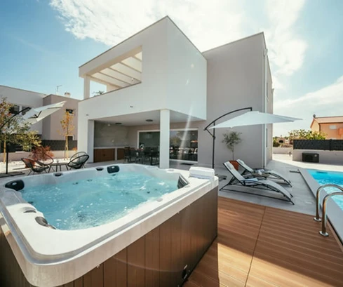 Exklusive Villa mit Pool und Whirlpool in Nin zu verkaufen in Kroatien