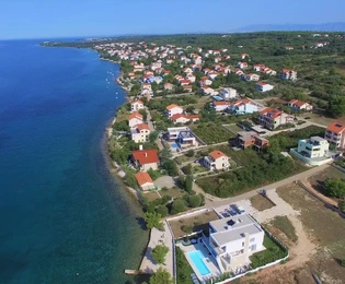 Terrain constructible et agricole à Kožino