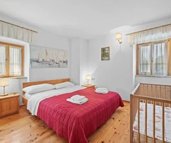 Stone villas for sale near Kanfanar in Croatia