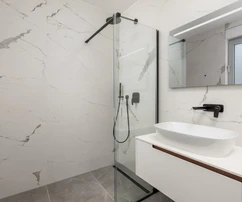 Apartamento de tres dormitorios en venta en Opatija con vistas panorámicas en Croacia