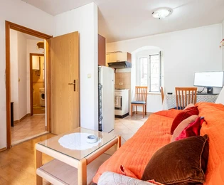 Split, Varoš, appartamento di una stanza da 40 m² con ulteriore passaggio di 11 m²