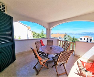 Šarmantný dom na ostrove Brač len pár krokov od pláže pripravený na okamžité nasťahovanie