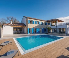 Istria, Višnjan: Moderna villa di lusso con vista