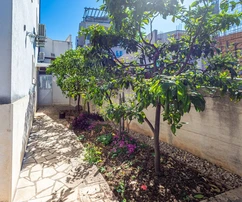 Rogoznicán tágas ház apartmanokkal eladó Horvátországban