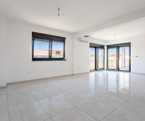 Vodice, ampio attico con terrazza sul tetto