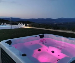 Willa z basenem na sprzedaż w Istrii z panoramicznym widokiem w Chorwacji