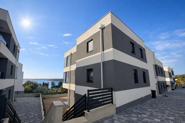 Pag, Šimuni, háromszobás lakás 120 m-re a tengertől
