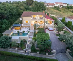 In vendita spaziosa villa con vista panoramica sul mare, Poreč.
