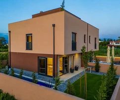 Ottima opportunità - appartamento duplex con terrazza sul tetto e piscina - 400 m dal mare