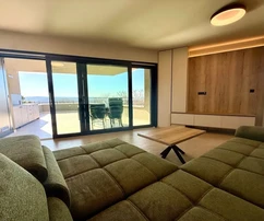 NOVÝ PENTHOUSE S VÝHLEDEM NA MOŘE, NA KLIDNÉM MÍSTĚ!