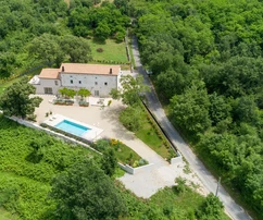 Luxusvilla mit Pool in Sveta Nedelja zu verkaufen in Kroatien