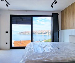 Villa Ciovo con piscina, vista sul mare e lussi moderni