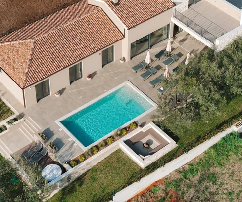 Istrie, Kaštelir, Labinci, Villa moderne de style istrien avec vue panoramique sur la mer