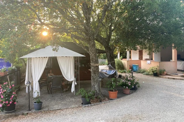 Starigrad, Tribanj, priestranný dom s výhľadom na more a šiestimi apartmánmi