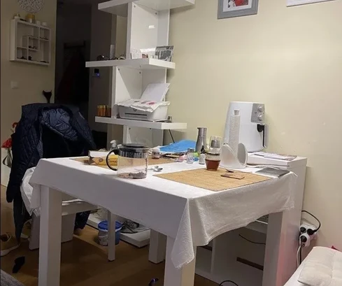 K. Gomilica, appartamento con due camere da letto di 58 m2 al primo piano, 2 garage e un garage esterno
