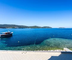 Appartamento in vendita sull'isola di Vis proprio sul lungomare in Croazia