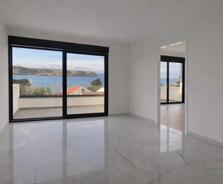 Zadar, Rtina, trzypokojowe mieszkanie w nowym budynku, 100 m od morza, widok, basen