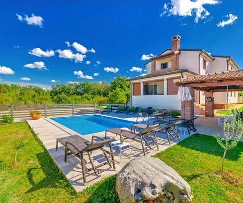 VILLA MIT POOL IN RUHIGER LAGE, ISTRIEN, POREČ
