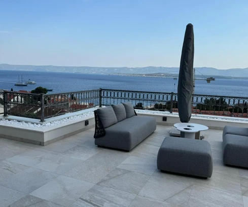Brač, Bol, luxury penthouse in the city center and building plot with a building permit