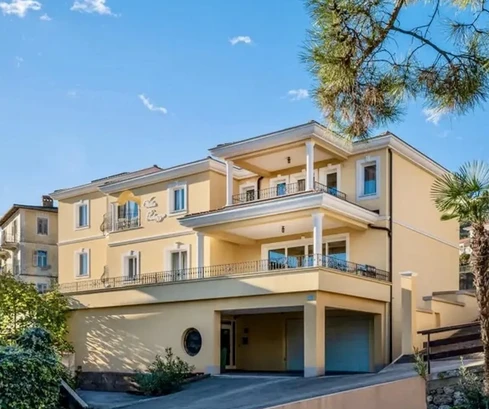 Villa di lusso in vendita a Lovran: un'eccezionale opportunità di investimento in Croazia