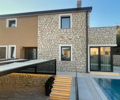 Villa duplex con piscina in vendita a Verteneglio in Croazia