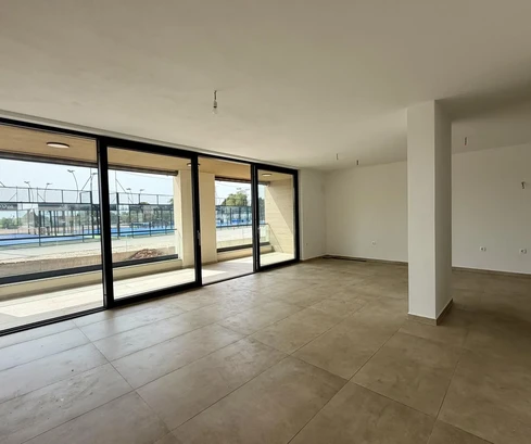 Istrien, Pula, bezugsfertige Erdgeschosswohnung in einem modernen Neubau mit Garage