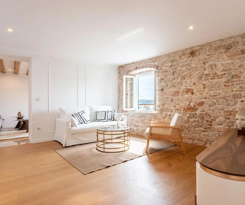 Appartement de luxe à vendre à Šibenik, directement sur le front de mer en Croatie