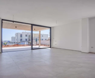 Stan na prodaju u Novigradu s vrtom i parkingom