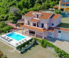 Gyönyörű villa medencével és tengerre néző kilátással, Isztria, Opatija
