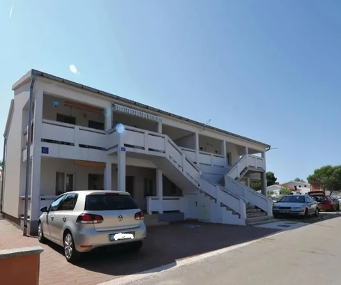 Casa a schiera bifamiliare con possibilità di acquistare una seconda parte identica