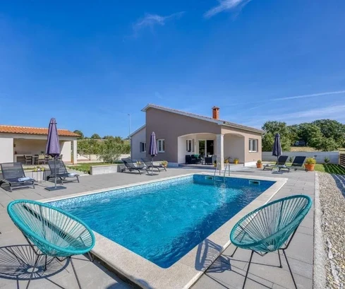 Istria, Tinjan - Incantevole casa su un unico piano con piscina