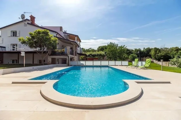 Charmantes Haus mit Pool und Meerblick. Istrien, Medulin