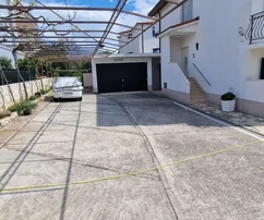 Ciovo, Okrug, Mehrfamilienhaus 350 m2, 10 Wohnungen, Garage, Meerblick