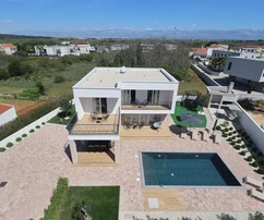 Zaton, moderne Villa mit Pool und großem Garten