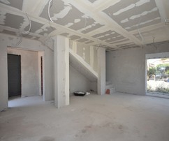 Casa en venta a solo 70 metros del mar en Žaborić