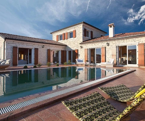 Luxury villa with a pool for sale in Svetvinčenat in Croatia