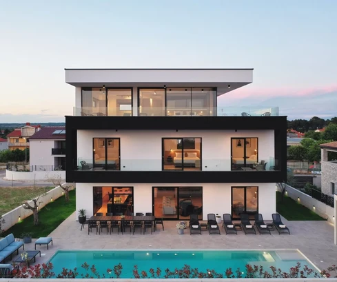 Fantastique villa moderne avec piscine, au bord de la mer, Istrie, Pula