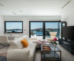 Semi-detached villa with a beautiful view of the sea