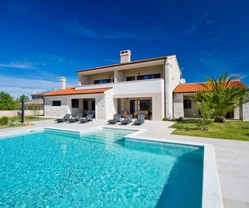 Istria, Svetvinčenat: Impresionante villa con amplio jardín