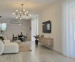 Istria, Svetvinčenat, villa moderna con piscina e vista naturale