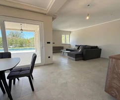 EXKLUZÍVNA VILA S BAZÉNOM, NA TICHOM MIESTE!