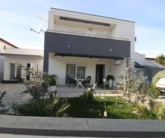 Appartement au rez-de-chaussée avec bâtiment annexe