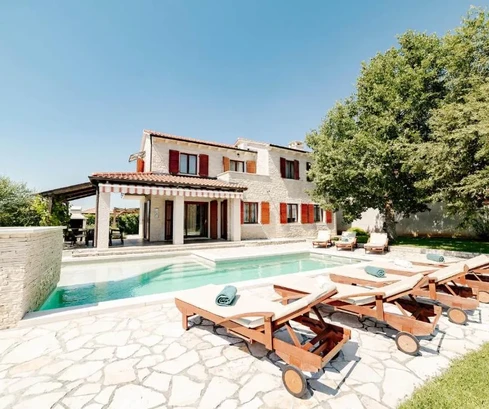 Istria, Višnjan: Incantevole casa rustica con piscina