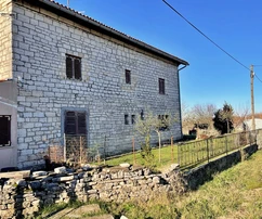 INVESTMENT OPPORTUNITY! Istria, Kanfanar – Stone house with building land potential